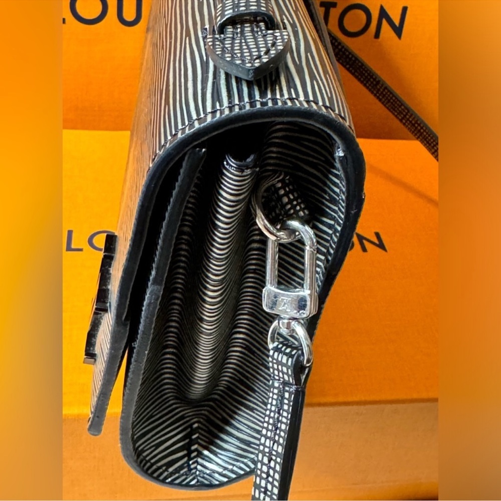 Louis Vuitton Epi Clery - Picture 6 of 13